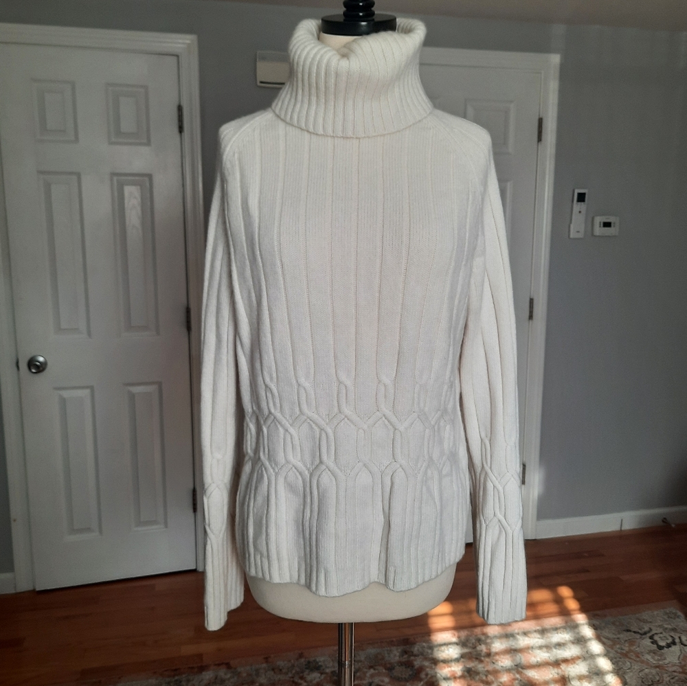 Chunky cream cashmere turtleneck sweater